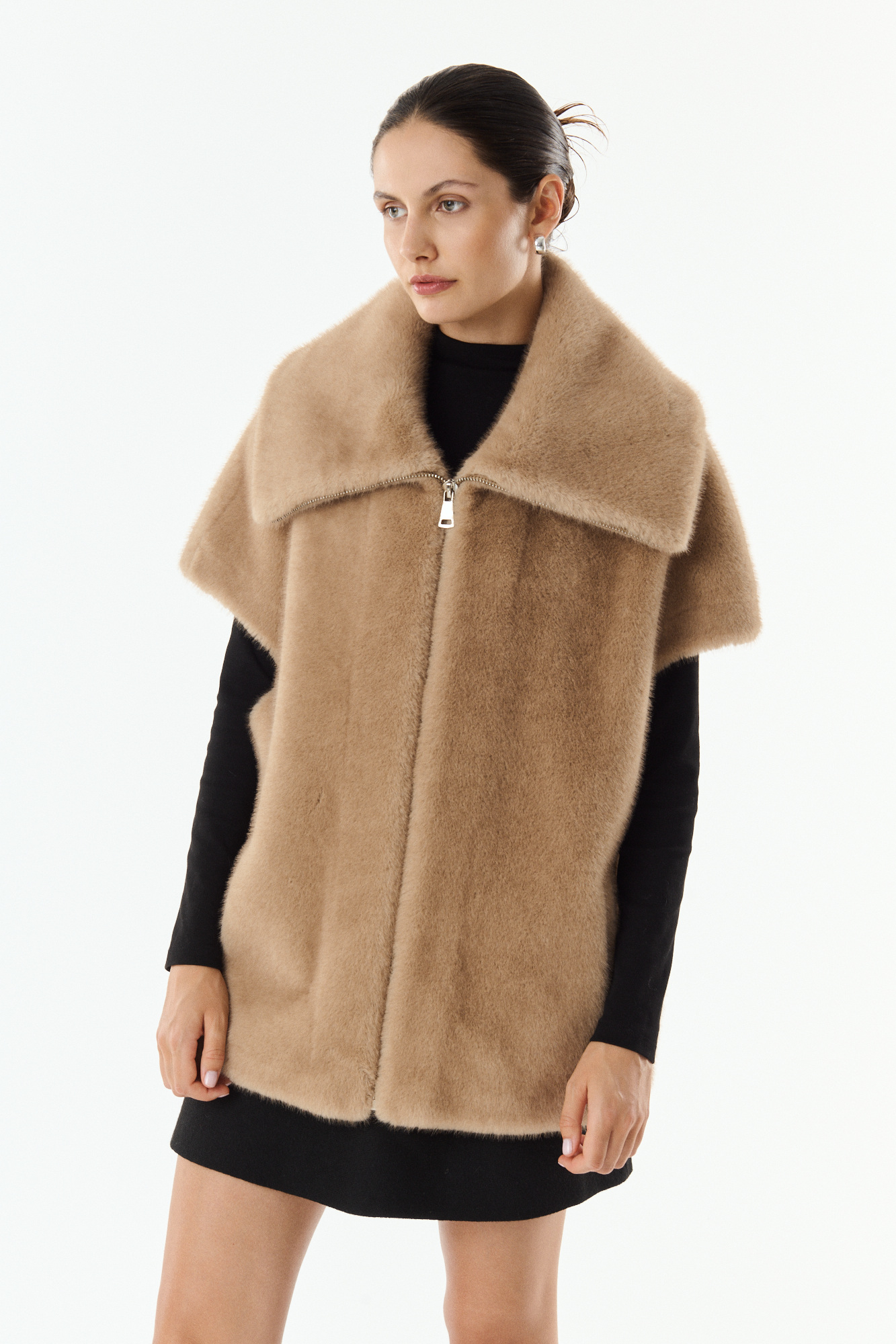 Grossista Giovanni Paris - Gilet senza maniche in pelliccia sintetica, taglio oversize, chiusura con zip