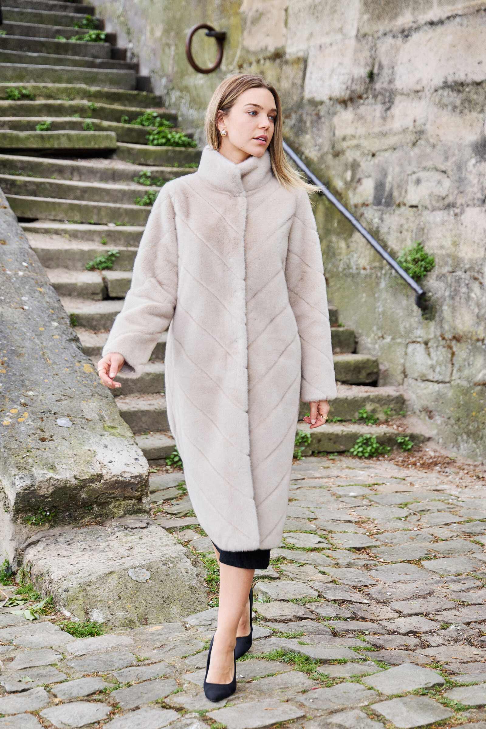 Wholesaler Giovanni Paris - Long coat in faux fur with subtle chevron pattern