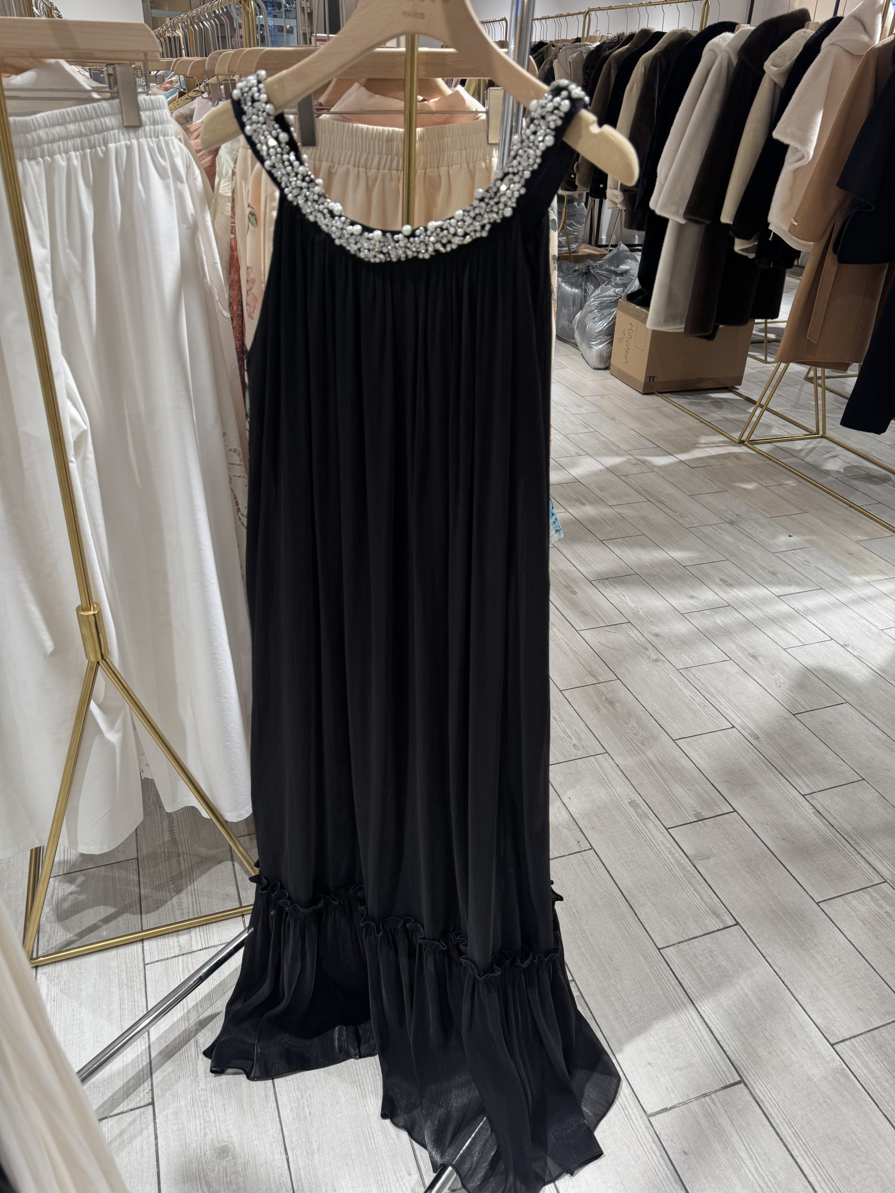 Wholesaler Giovanni Paris - LONG SATIN-EFFECT DRESS WITH RHINESTONES ON THE COLLAR