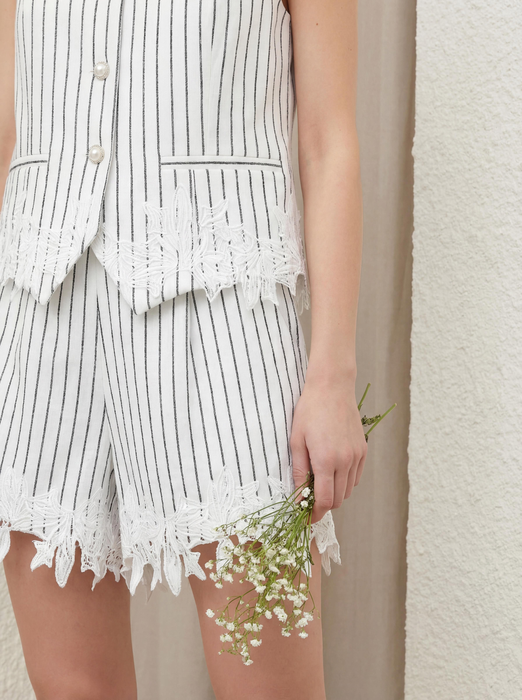Wholesaler Giovanni Paris - Striped shorts with embroidered sequins and lace embroidery at the hem