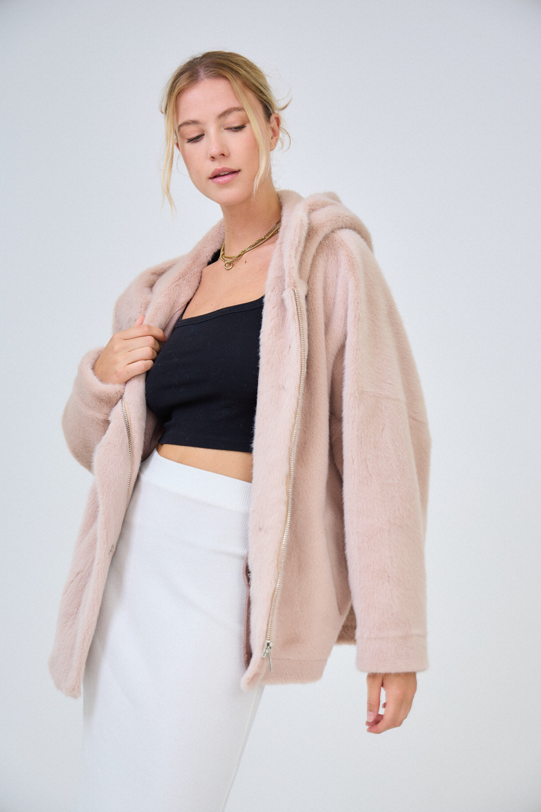 Grossiste Giovanni Paris - Veste en fausse fourrure coupe chauve-souris avec capuche