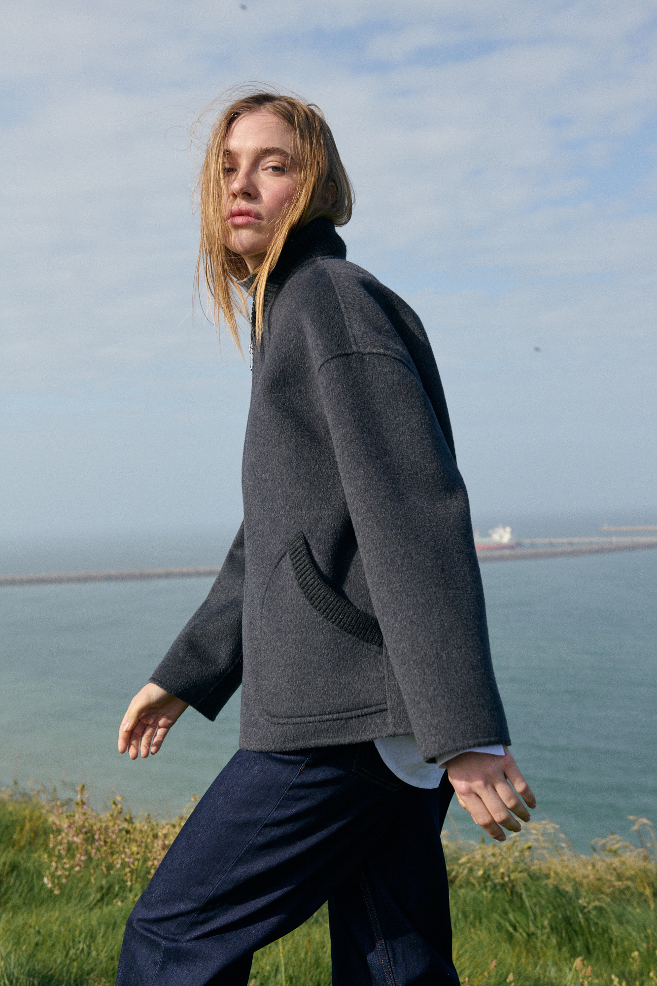 Wholesaler Giovanni Paris - Zipped jacket in a wool and cashmere blend, ribbed finishes, curved welt pockets