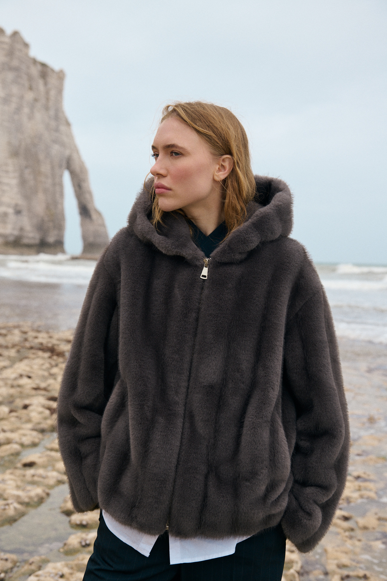 Großhändler Giovanni Paris - Reißverschluss-Kunstpelzjacke, Kapuze, leicht übergroßer Schnitt, bauschiger Effekt