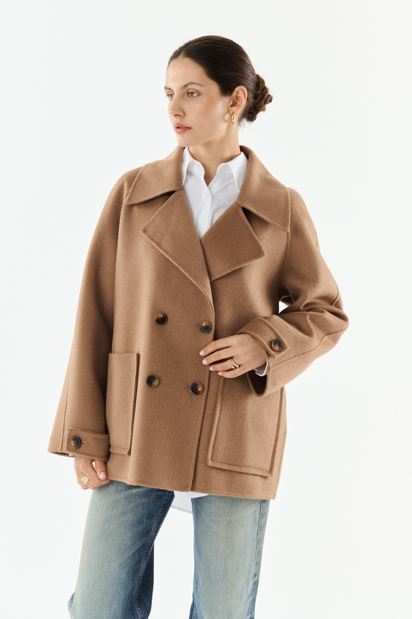 Grossiste Giovanni Paris - Veste en laine avec col cranté, coupe droite, fermeture croisée boutonnée