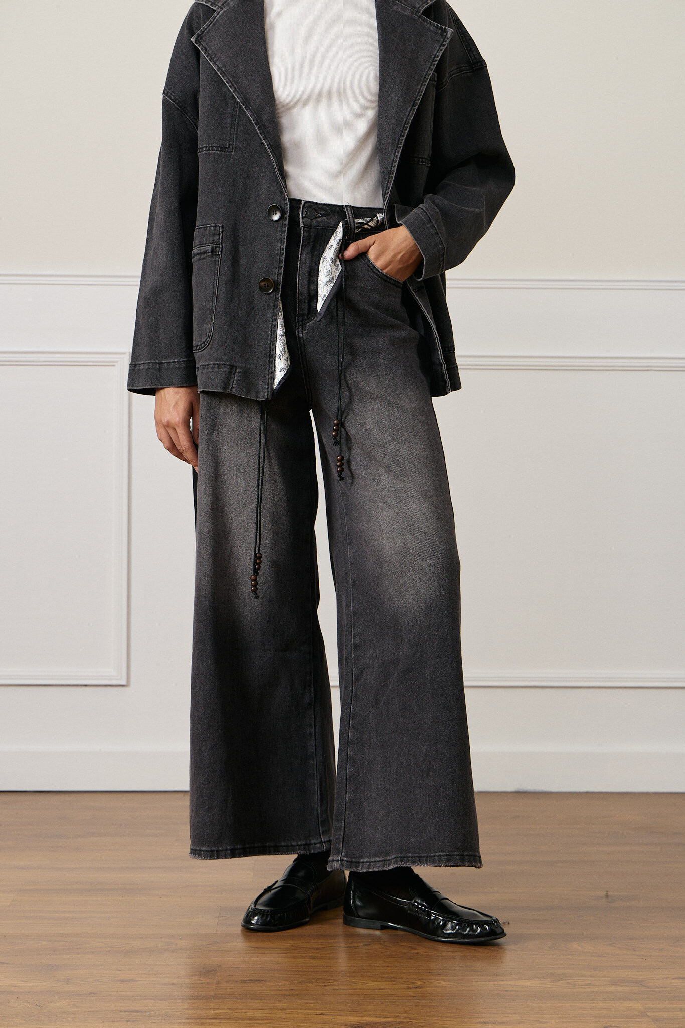 Wholesaler GIOYA&CO - JEANS WITH SCARF