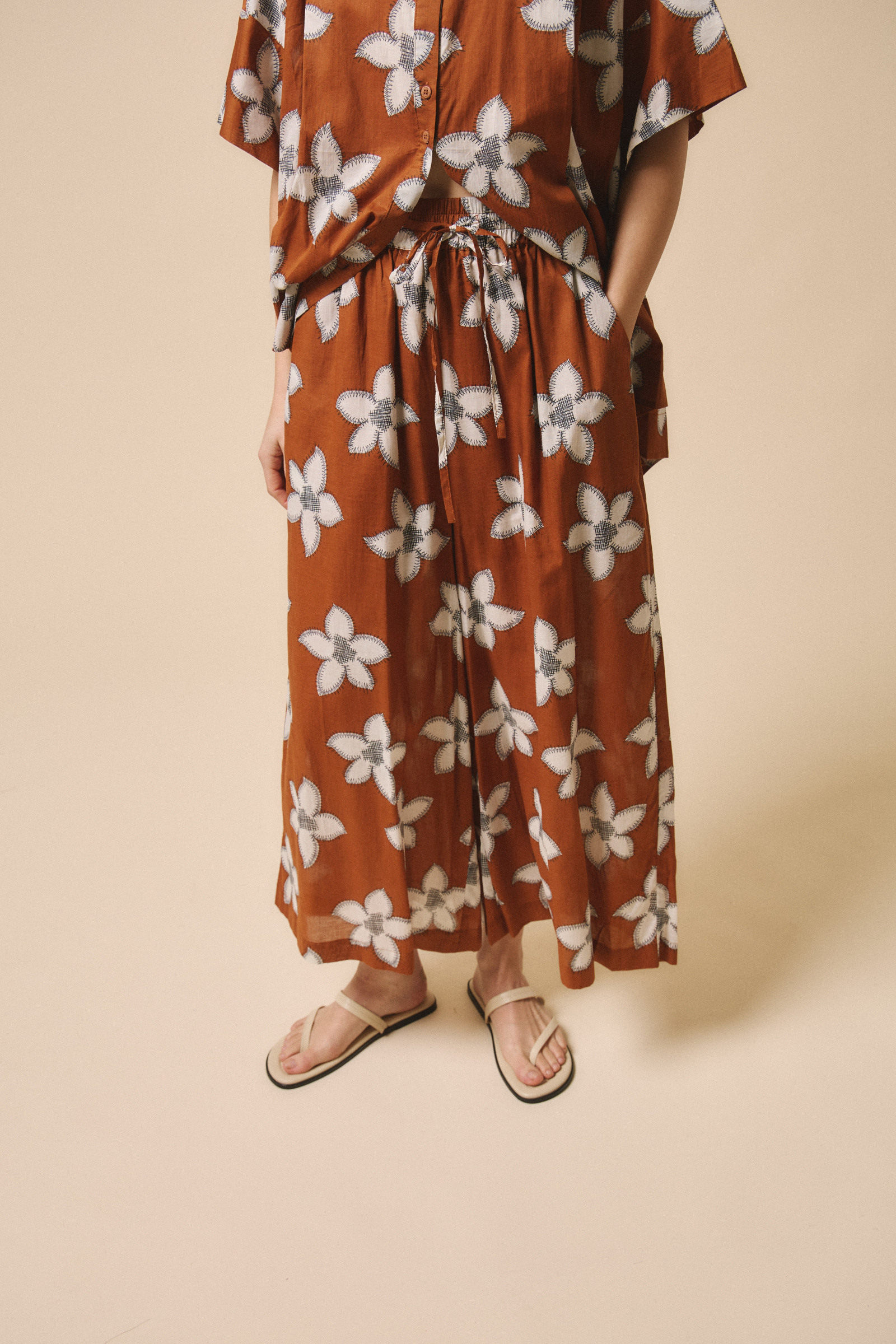 Mayorista GIOYA&CO - Pantalón de flores