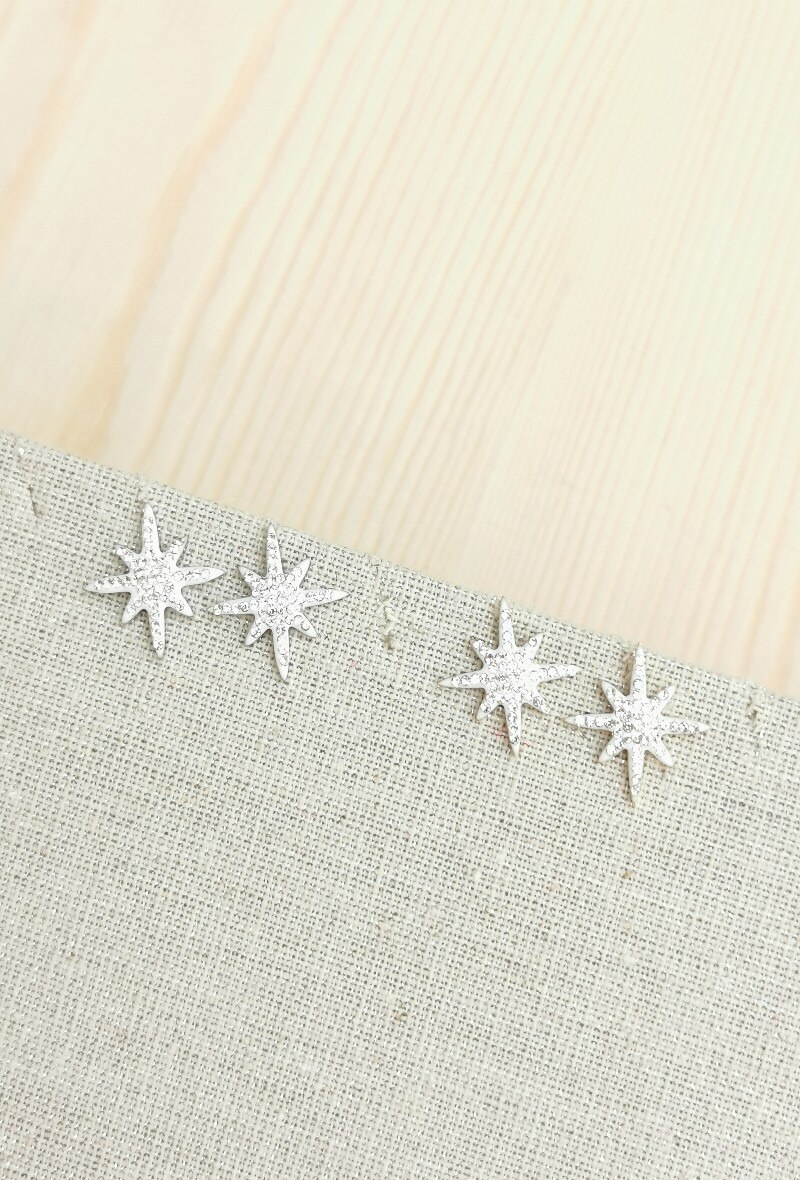 Grossiste Glam Chic - Boucle d'oreille étoile avec strass en acier inoxydable