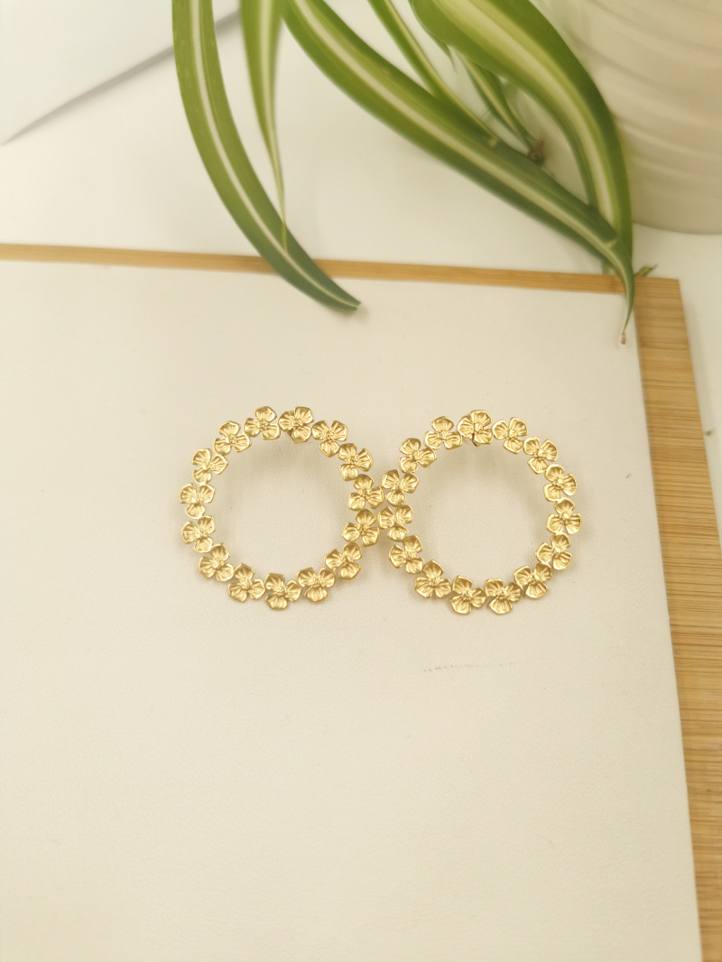 Wholesaler Glam Chic - STAINLESS STEEL FLOWER EARRING