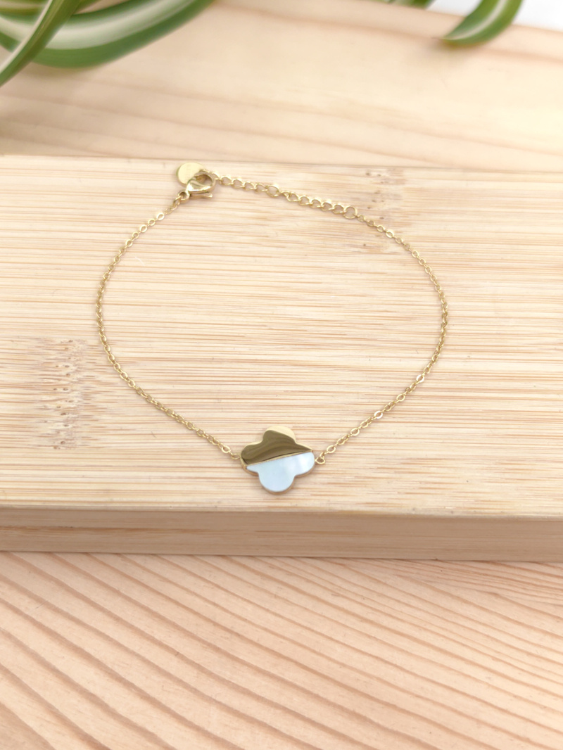 Grossiste Glam Chic - Bracelet trèfle moitié nacre en acier inoxydable