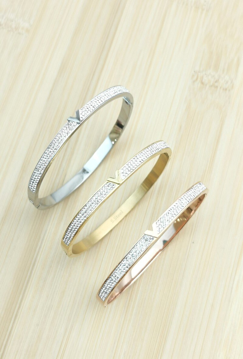Grossiste Glam Chic - Bracelet jonc v avec strass en acier inoxydable