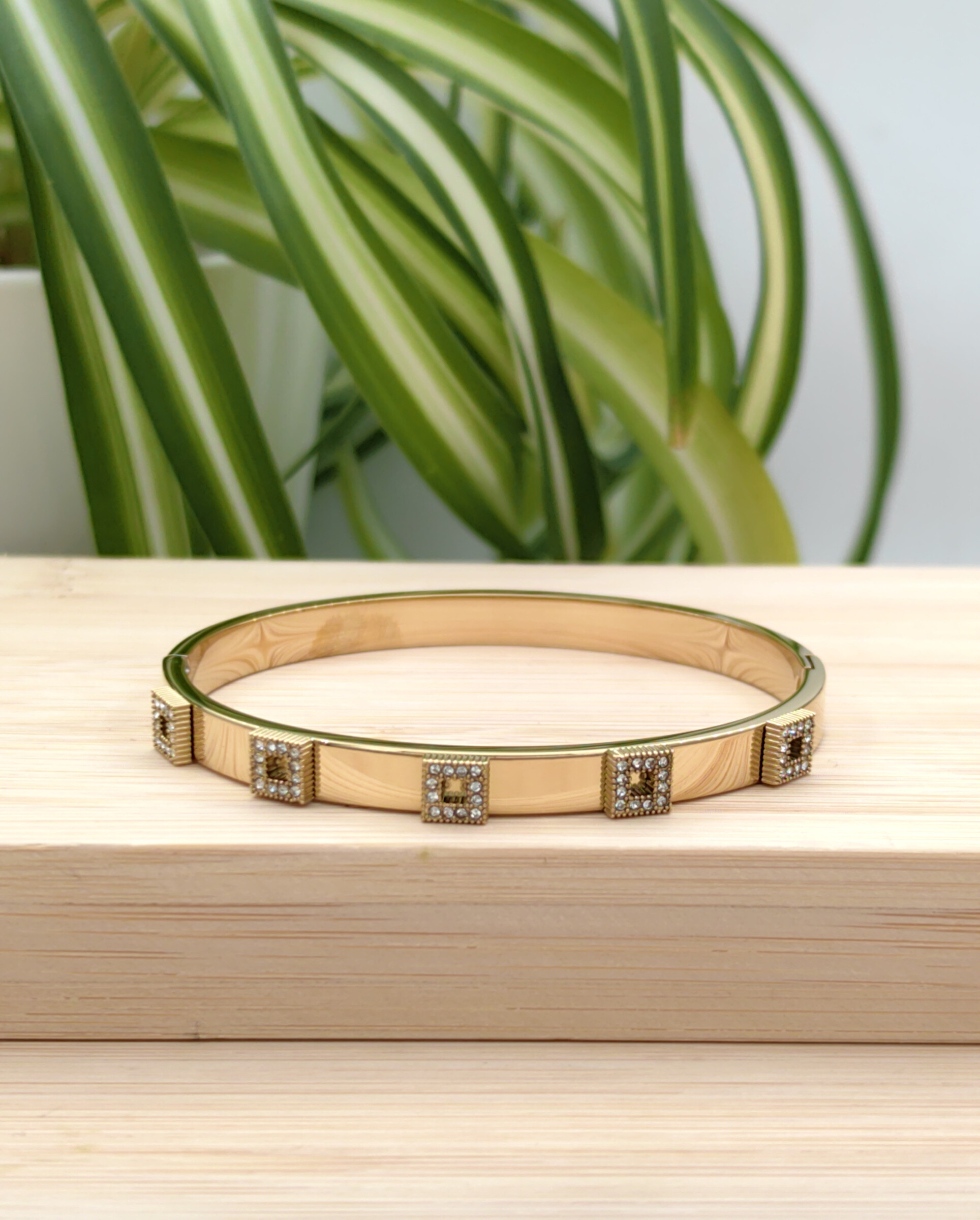 Grossiste Glam Chic - Bracelet jonc avec strass en acier inoxydable