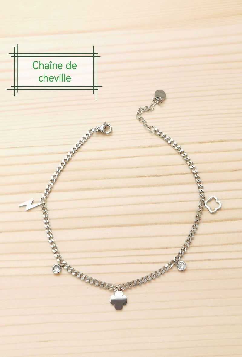 Grossiste Glam Chic - Chaîne de cheville breloque trèfle en acier inoxydable