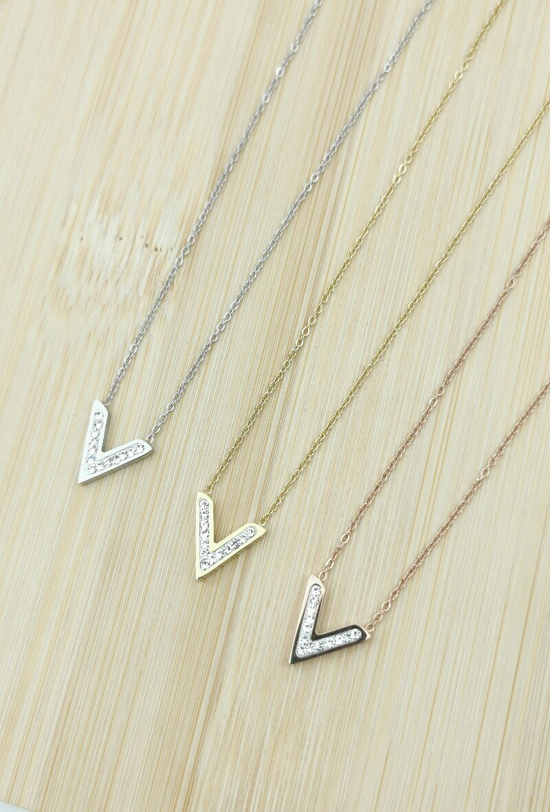 Grossiste Glam Chic - Collier V avec strass en acier inoxydable