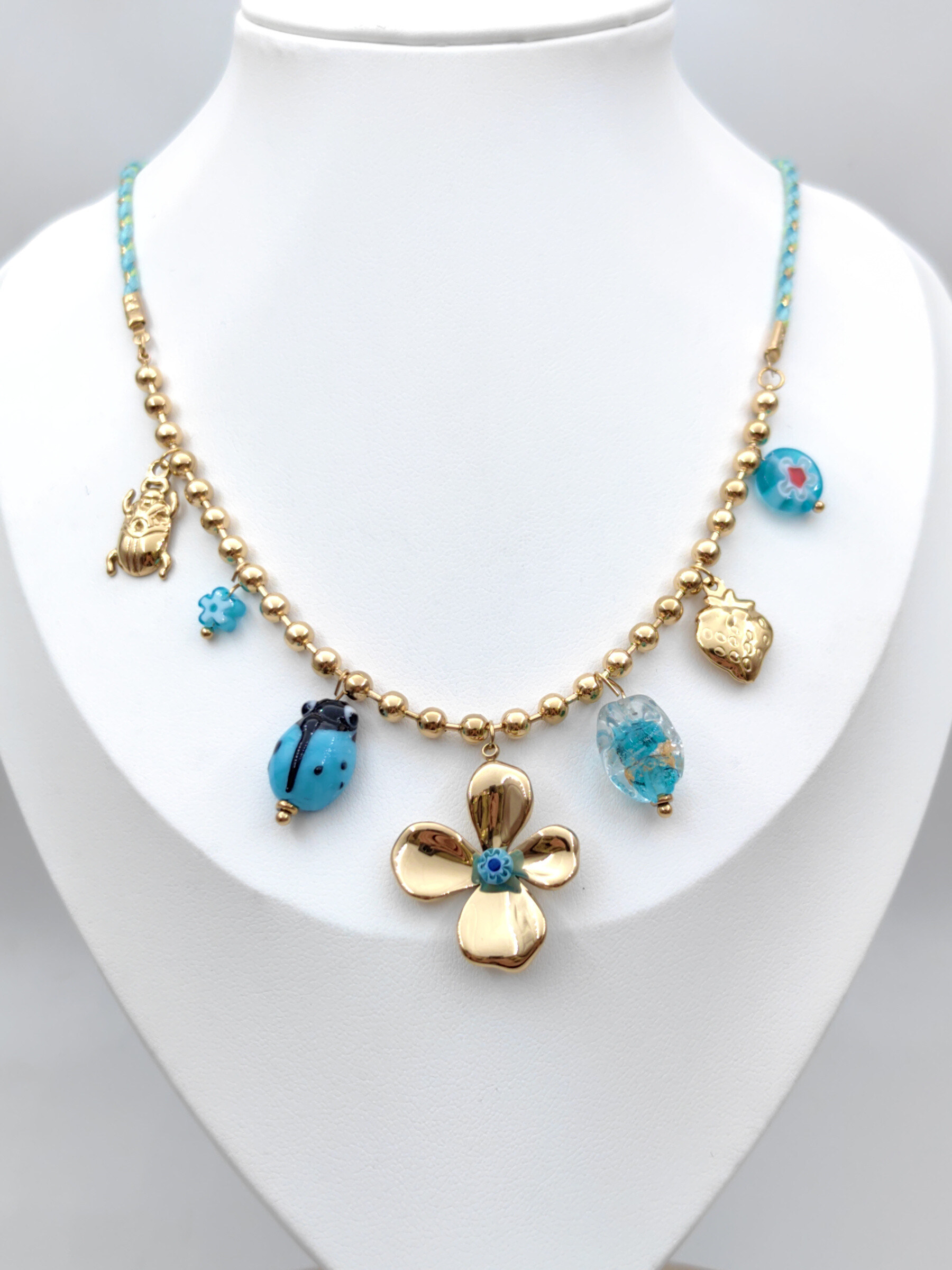 Grossiste Glam Chic - Collier mi cordon à breloques en acier inoxydable