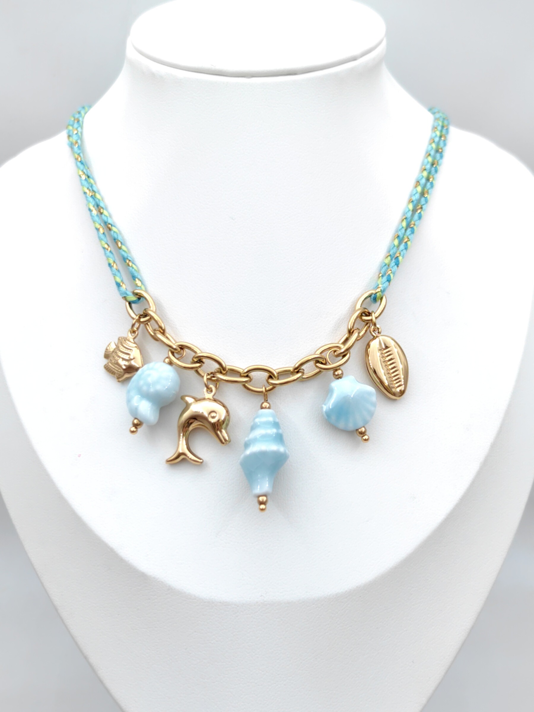 Grossista Glam Chic - Collana a mezzo cordone con ciondoli in acciaio inossidabile