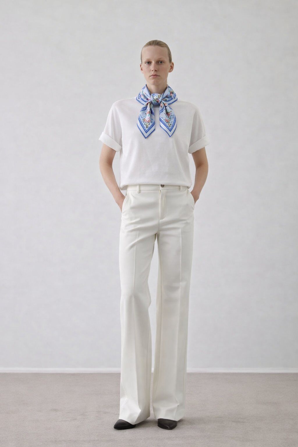 Grossiste Elle Street - T-SHIRT BLANC + FOULARD IMPRIMÉ – LOOK COMPLET ÉTÉ - COTON