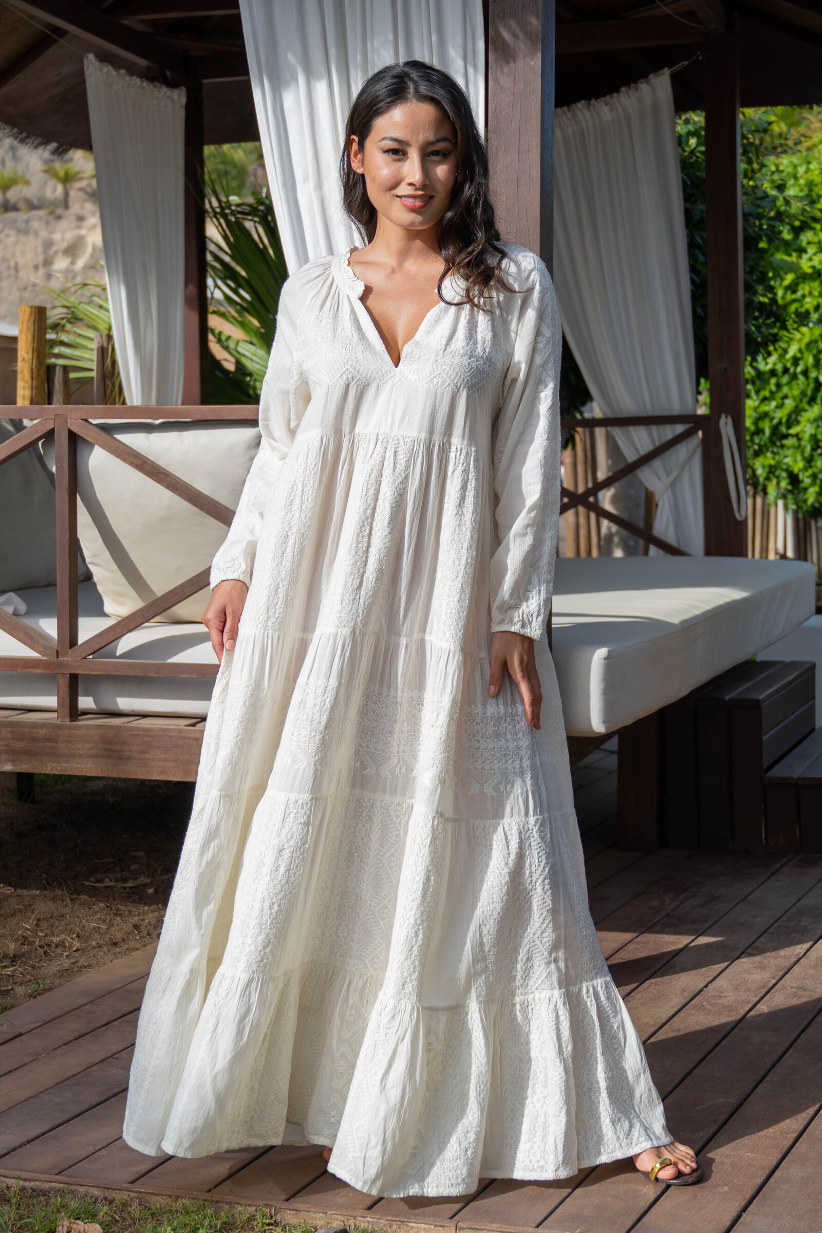 Mayorista Gold & Silver - Vestido largo bohemio bordado dorado.
