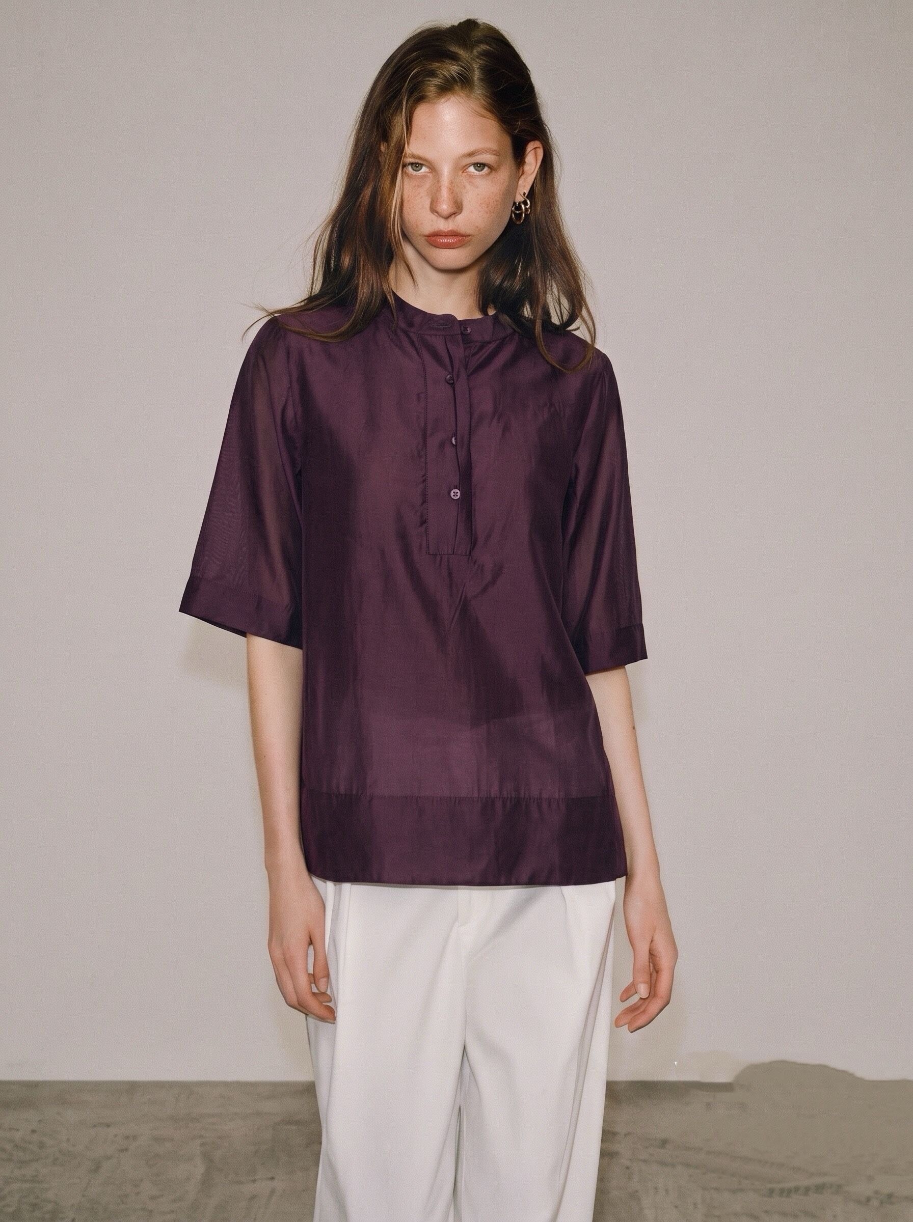 Mayorista Golden Days - G&D - Blusa fluida con mangas cortas y cuello abotonado