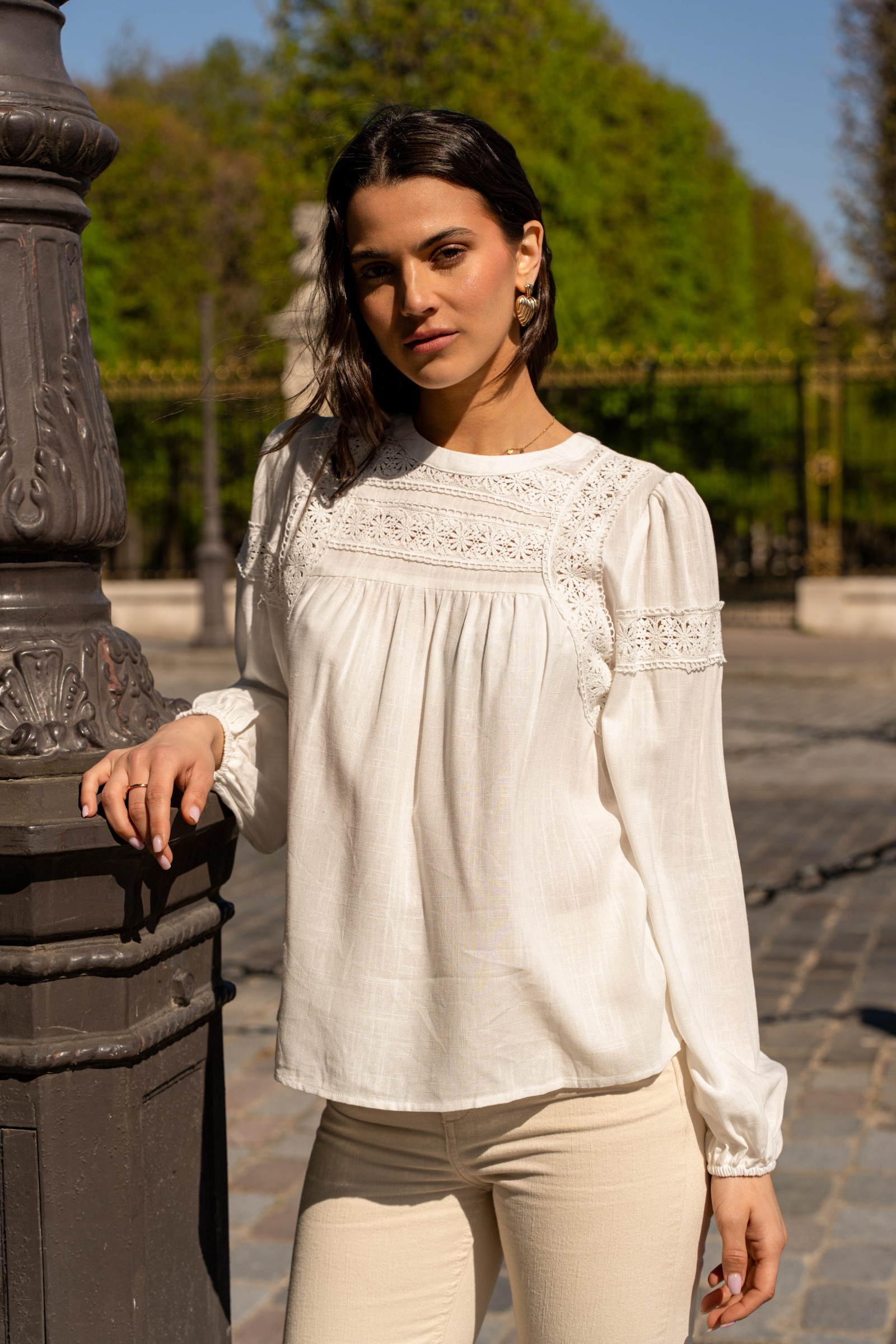 Mayorista Golden Live - Blusa de manga larga con bordado calado