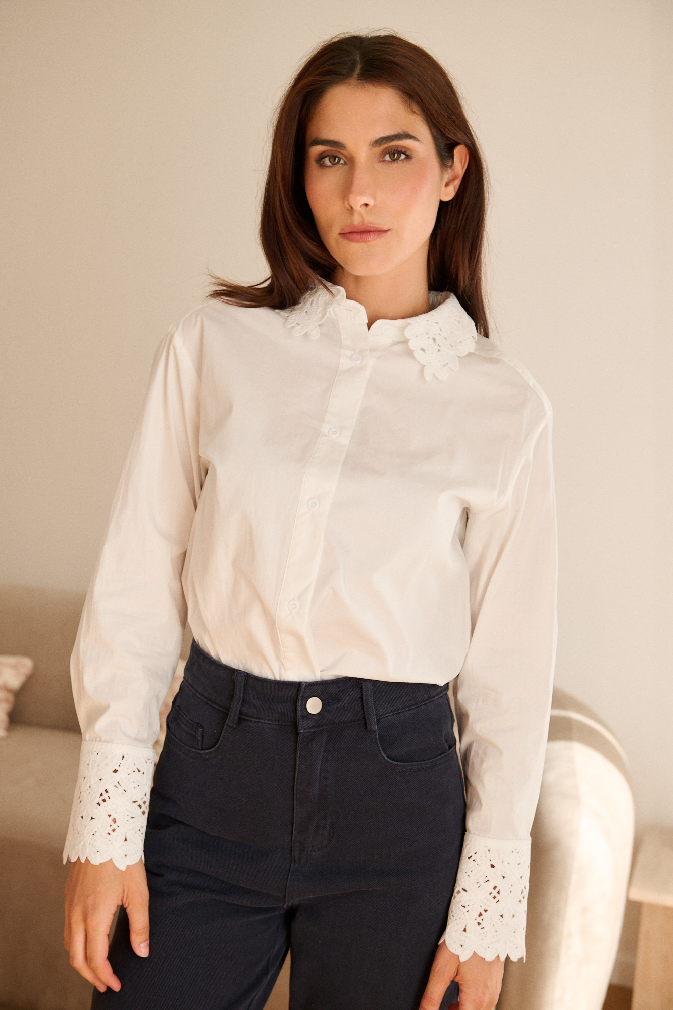 Grossiste Golden Live - Chemise col et poignets en dentelle brodée