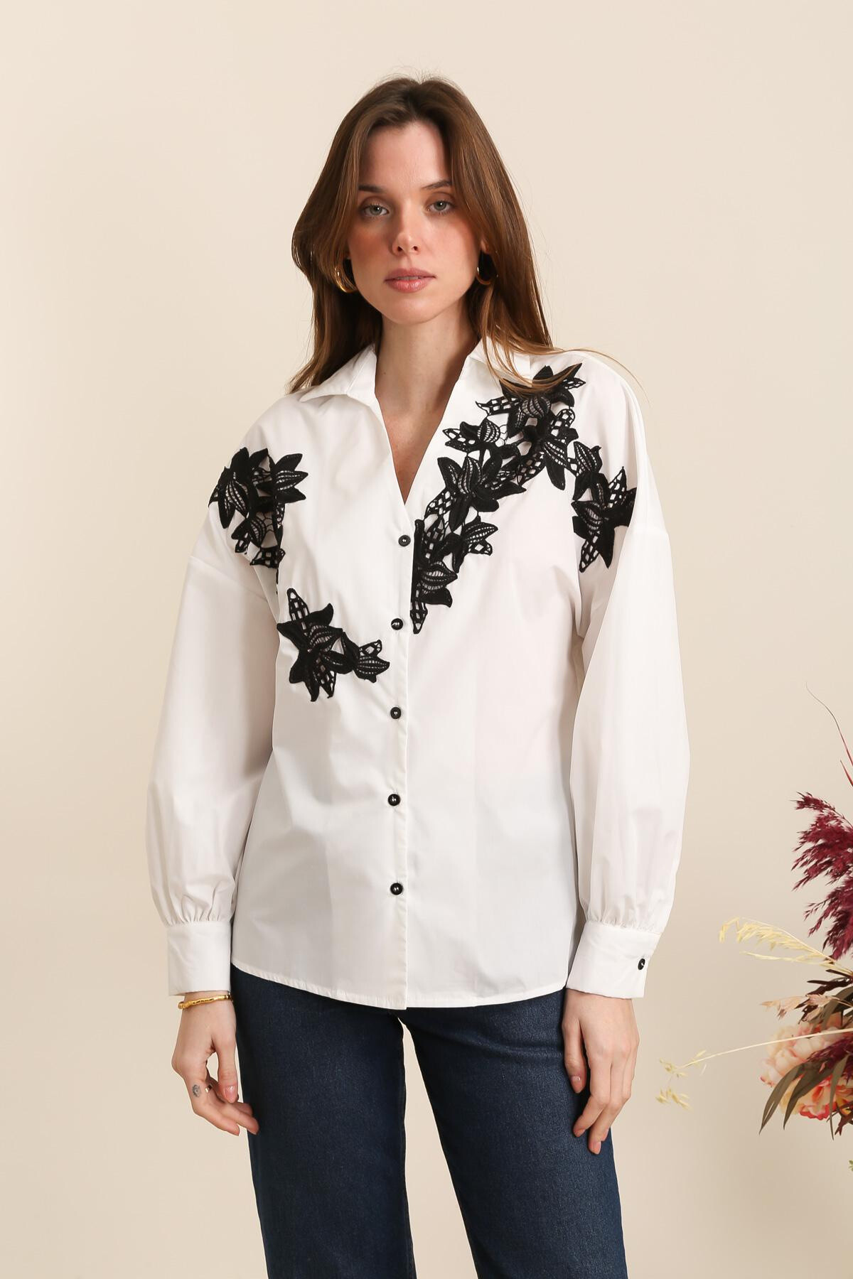 Wholesaler Golden Live - Shirt with lace detail