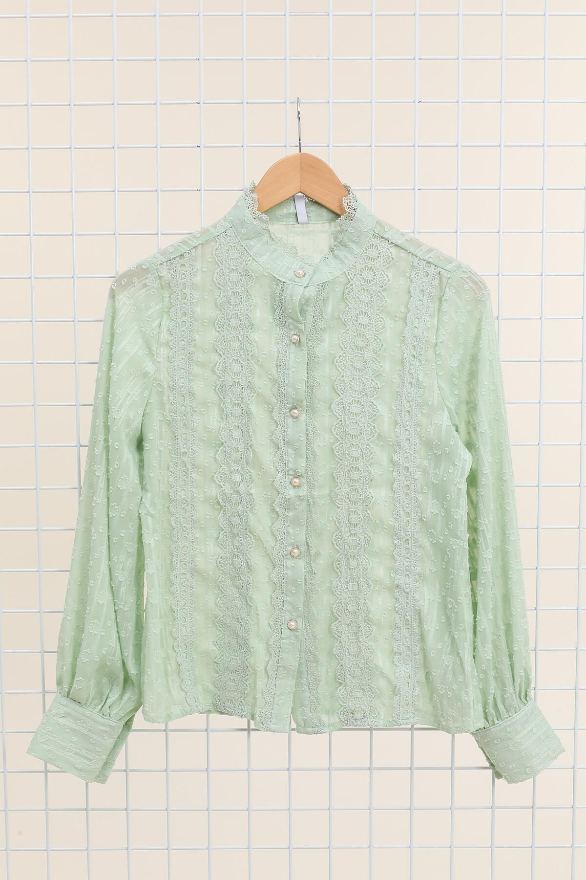 Wholesaler Golden Live - Lace frill collar shirt