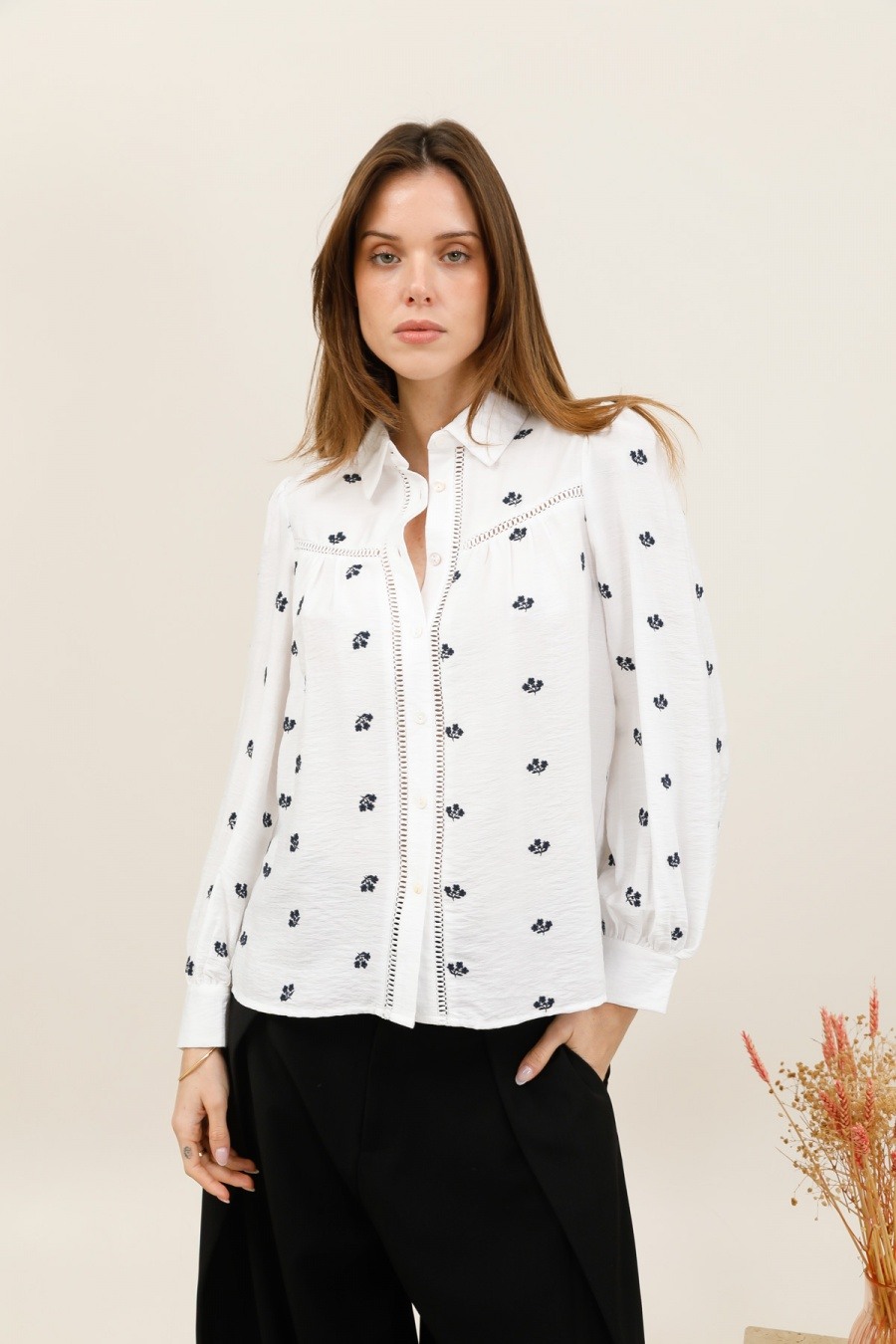 Grossiste Golden Live - Chemise douce ajourée avec broderies