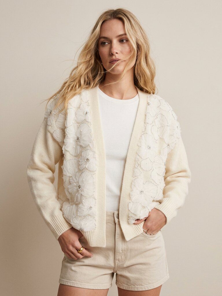 Grossiste Golden Live - Gilet en maille avec strass floral