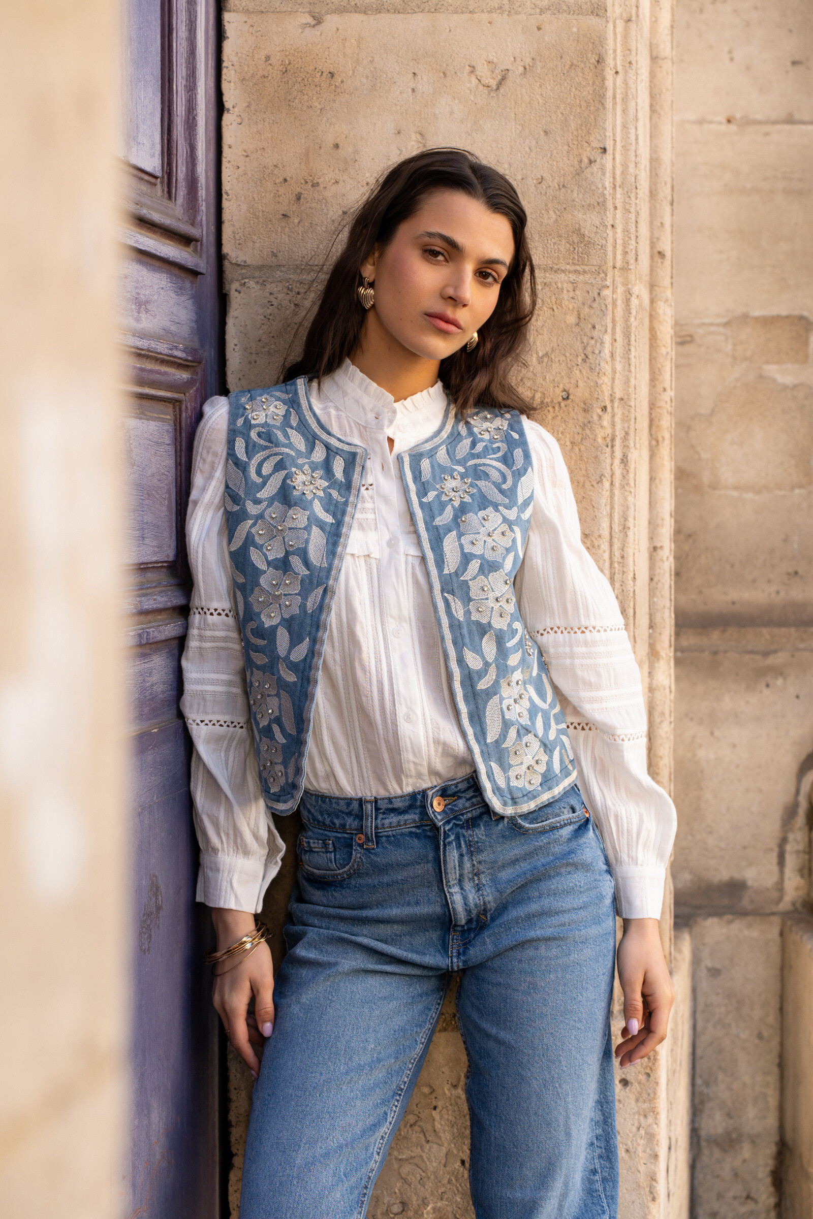 Grossista Golden Live - Gilet senza maniche con ricami e strass