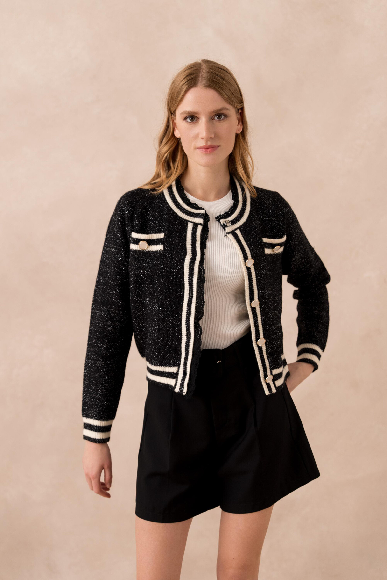 Wholesaler Golden Live - Lurex vest with lace