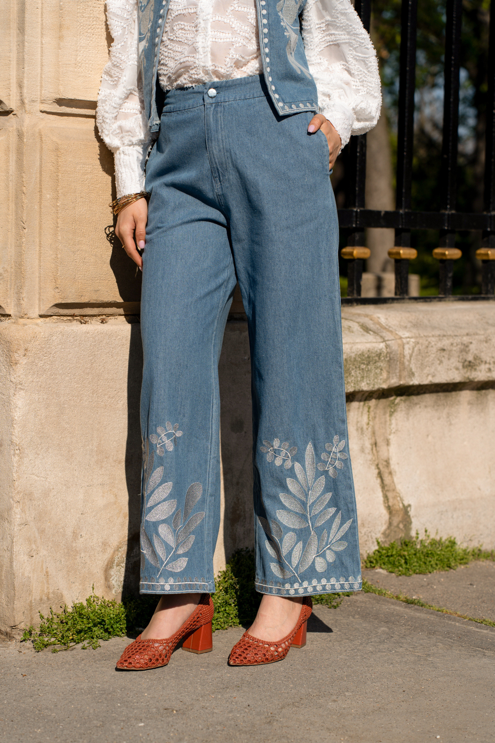 Wholesaler Golden Live - Wide-leg floral embroidered jeans