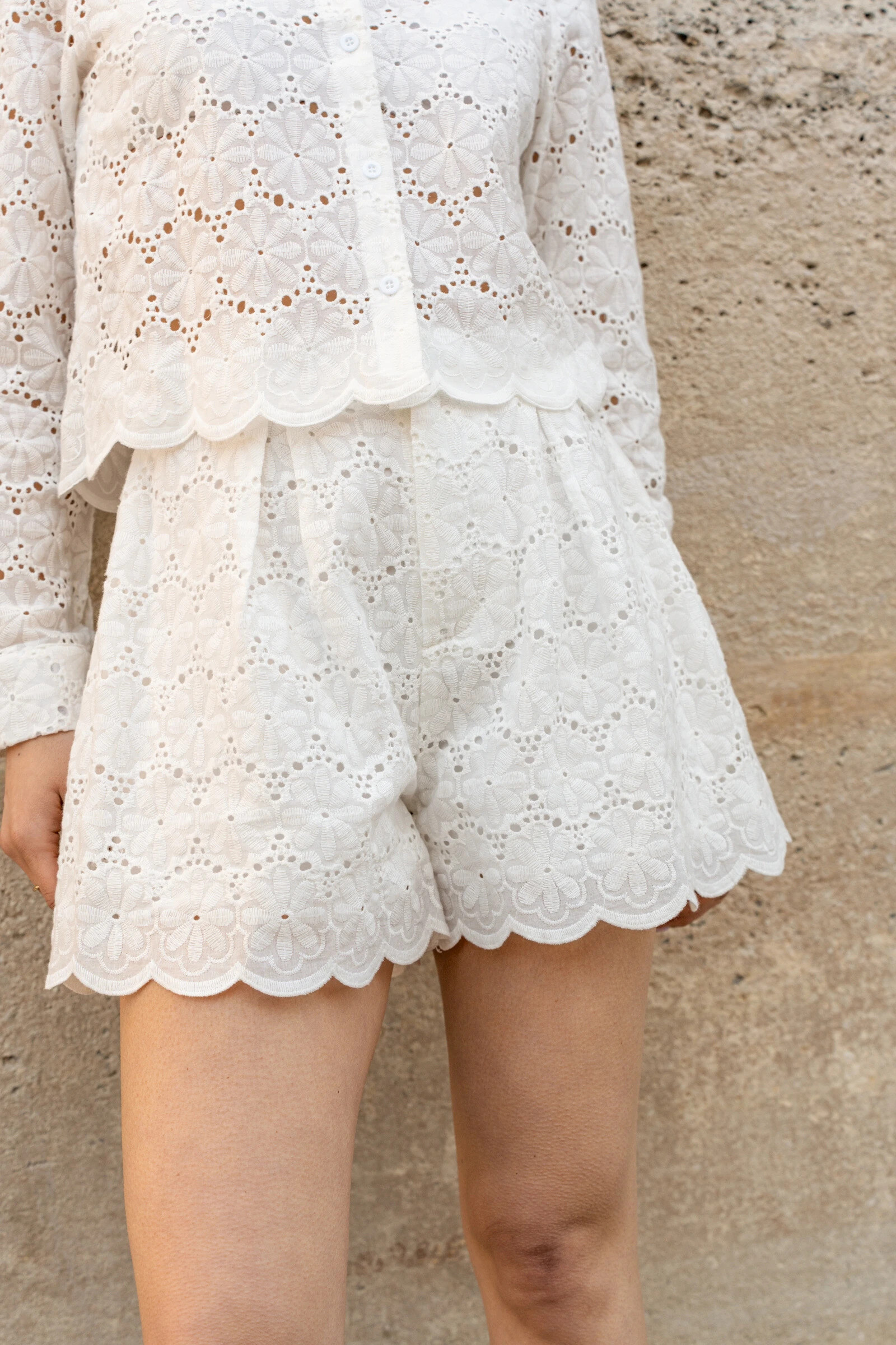 Wholesaler Golden Live - Eyelet embroidered shorts
