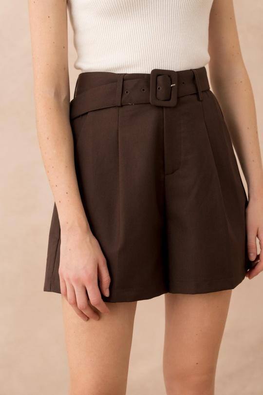 Grossista Golden Live - Shorts a vita alta con pinces e cintura