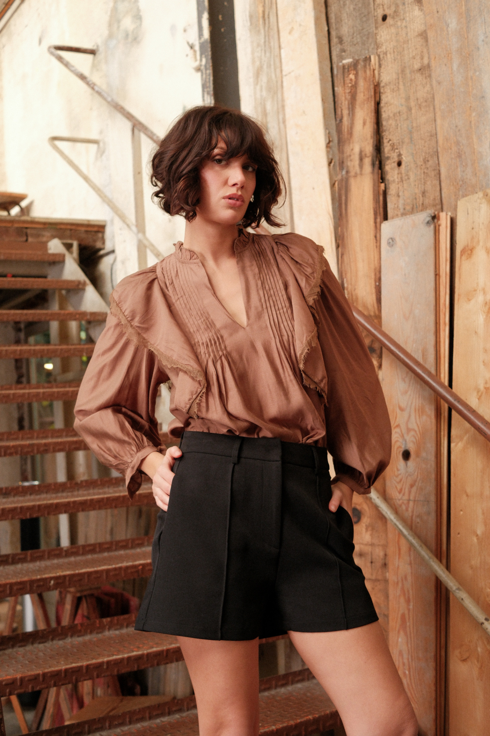 Mayorista Golden Live - Blusa de tencel con volantes y encaje