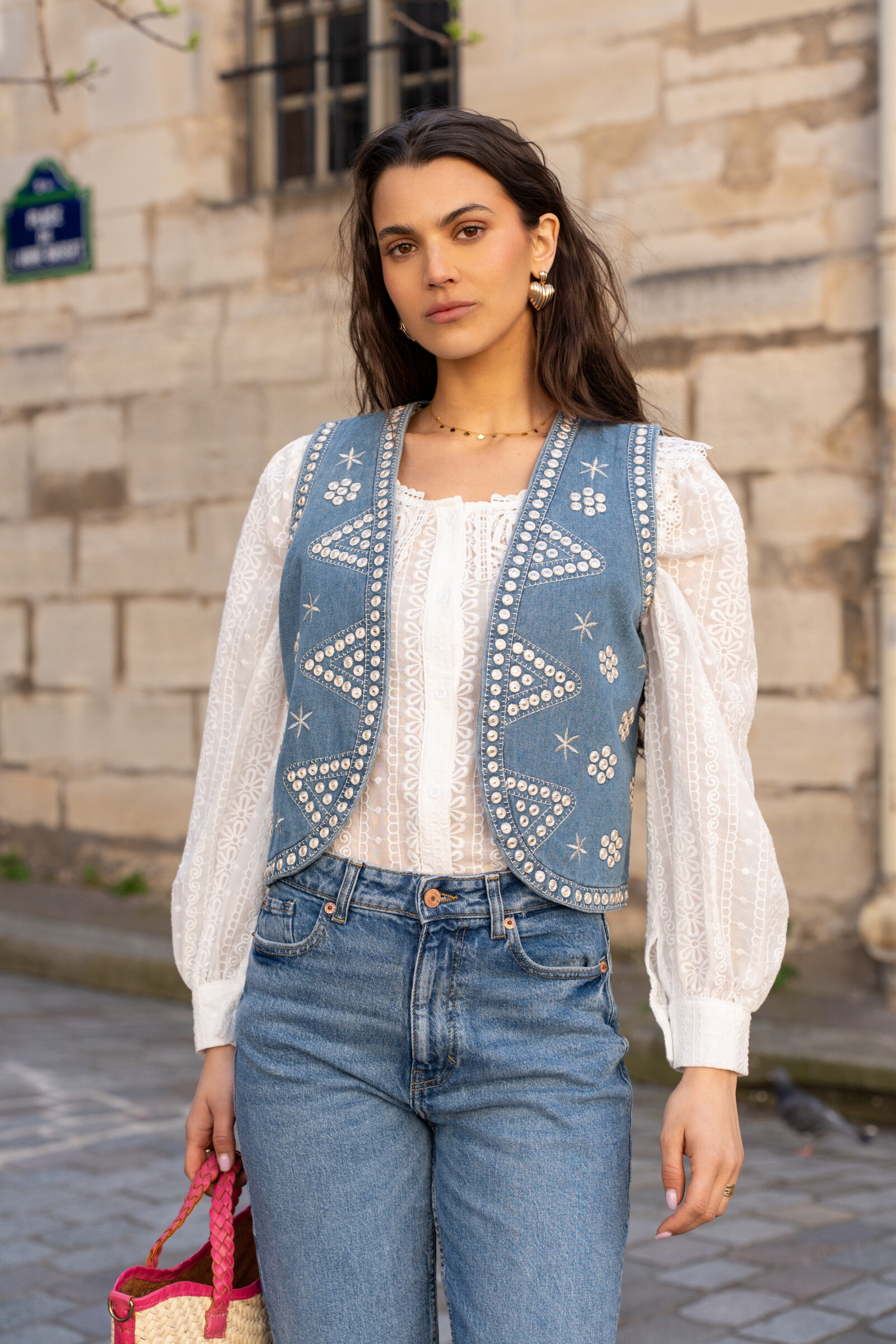 Grossiste Golden Live - Gilet sans manches avec broderies et strass