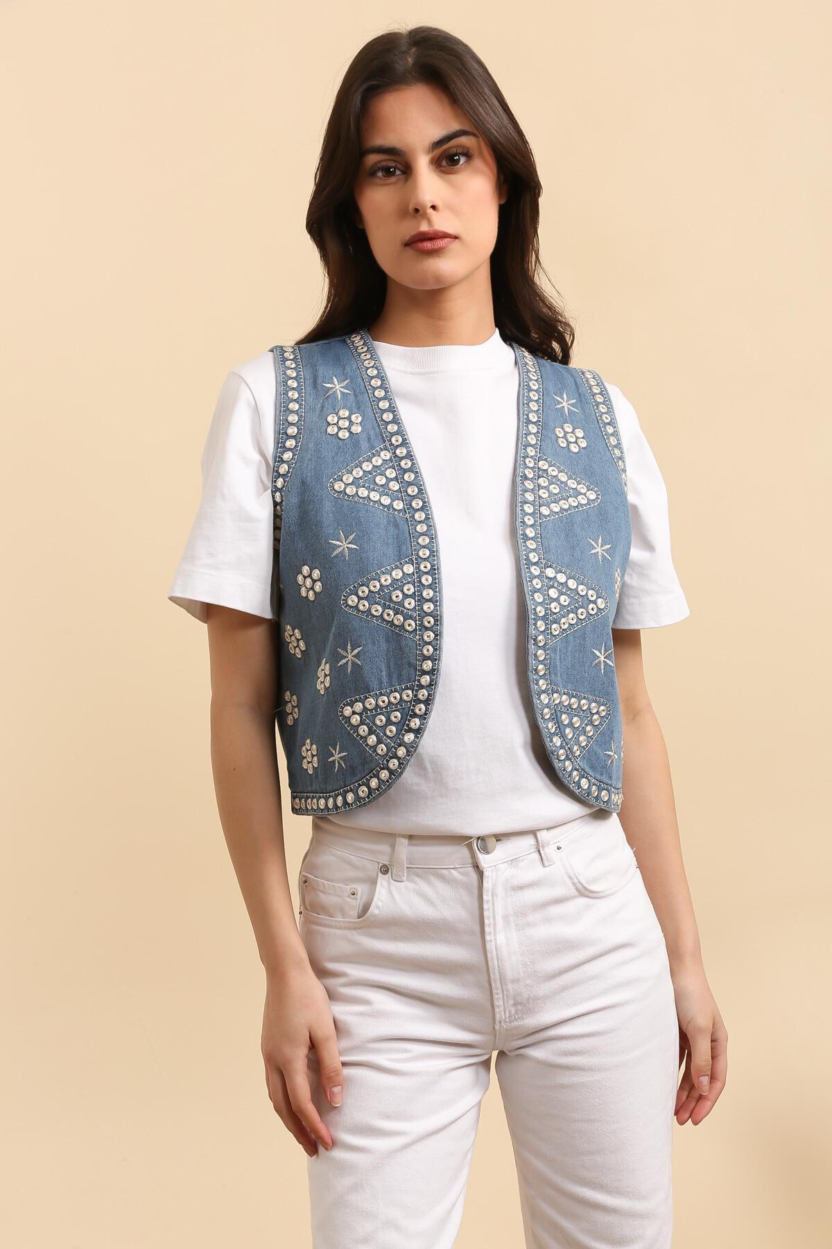 Wholesaler Golden Live - Sleeveless vest in embroidery and rhinestones