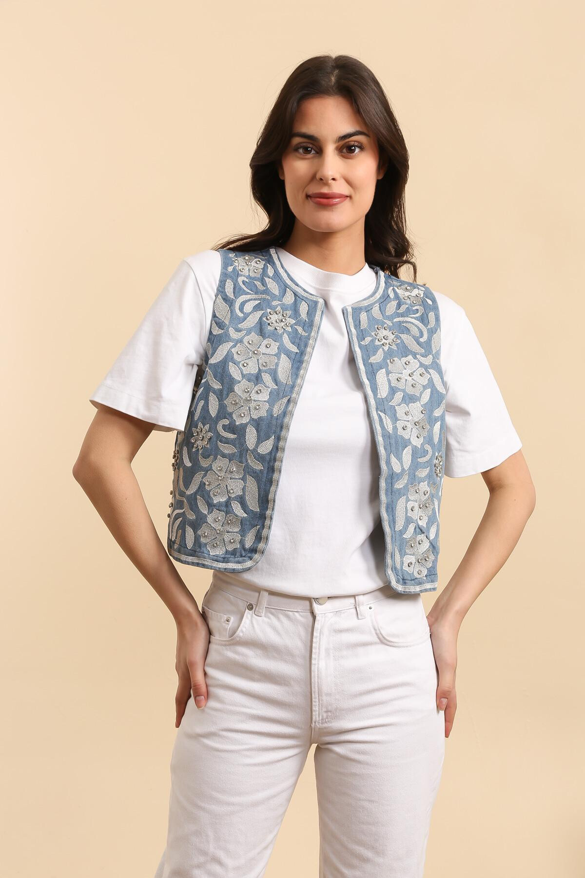 Wholesaler Golden Live - Sleeveless vest in embroidery and rhinestones