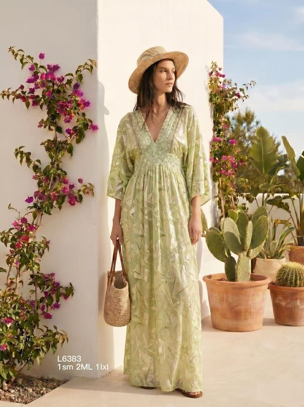 Mayorista Goldendays - Vestido largo estampado con cuello en V y mangas tres cuartos