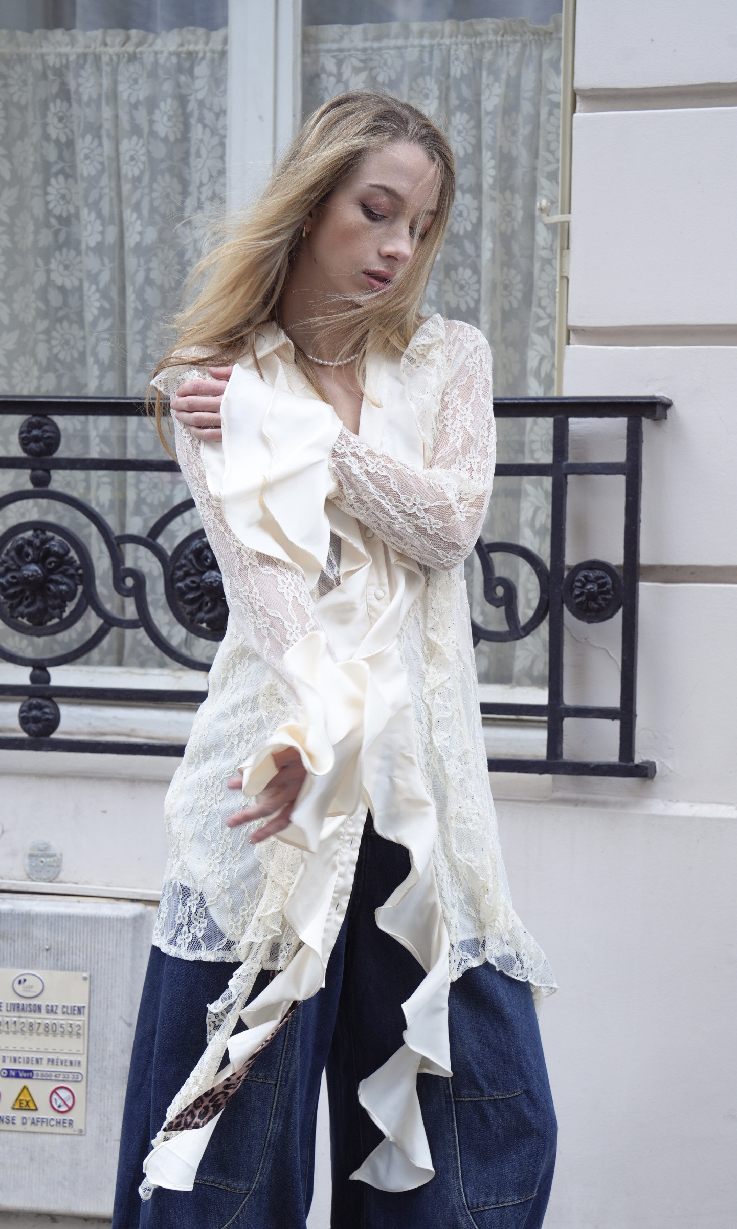 Grossiste Goldendays - Robe en dentelle transparente à volants et col satiné