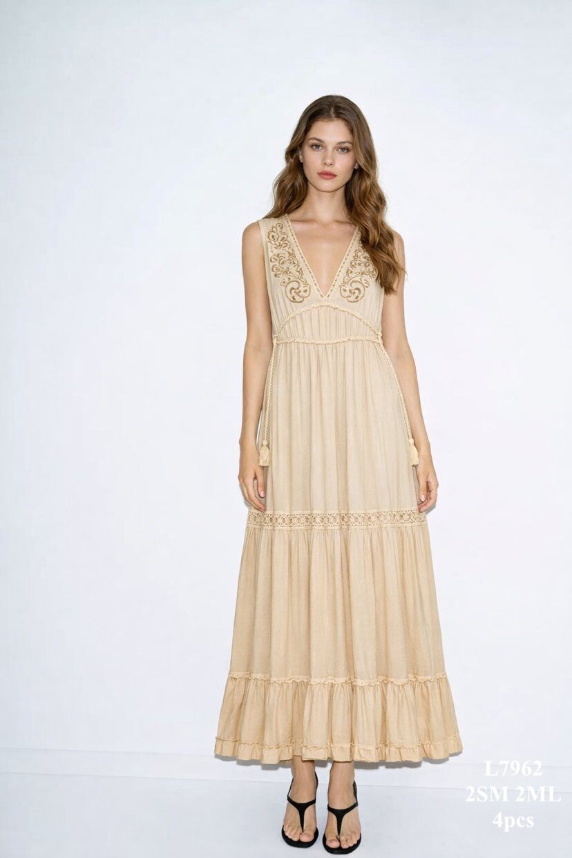 Grossiste Goldendays - Robe longue sans manches à décolleté V avec broderies
