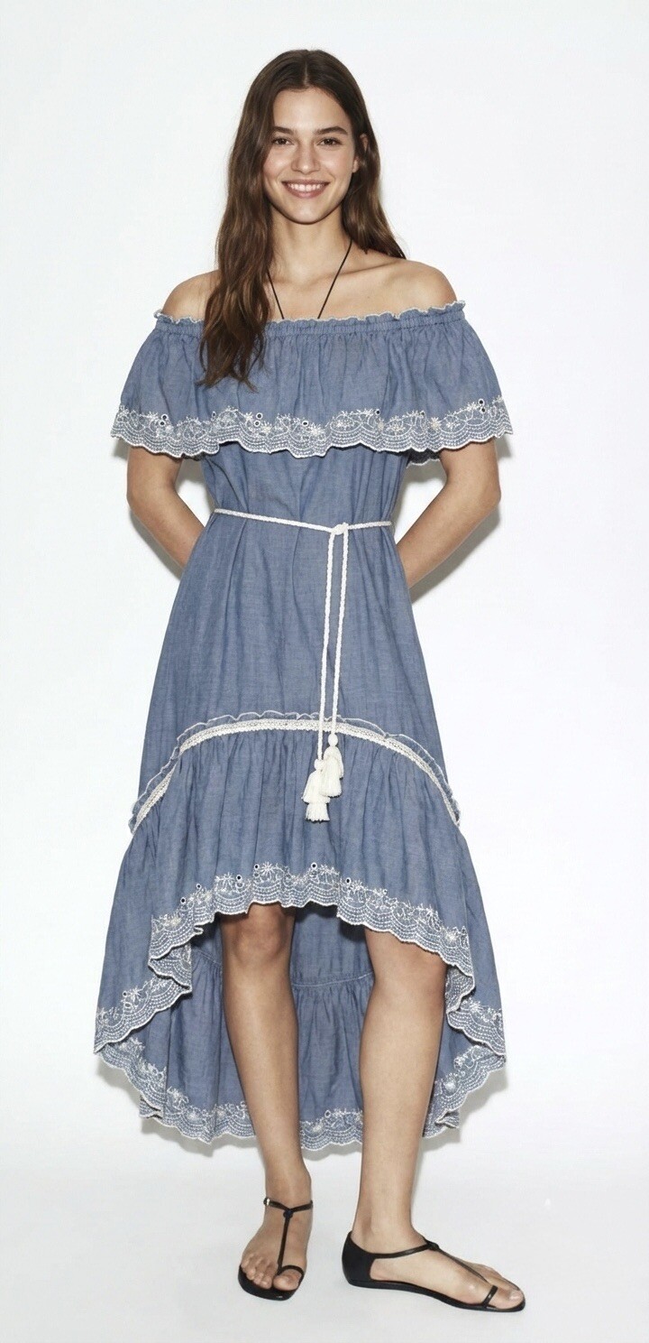 Großhändler Goldendays - Schulterfreies Kleid mit Rüschen, Spitze und asymmetrischem Saum