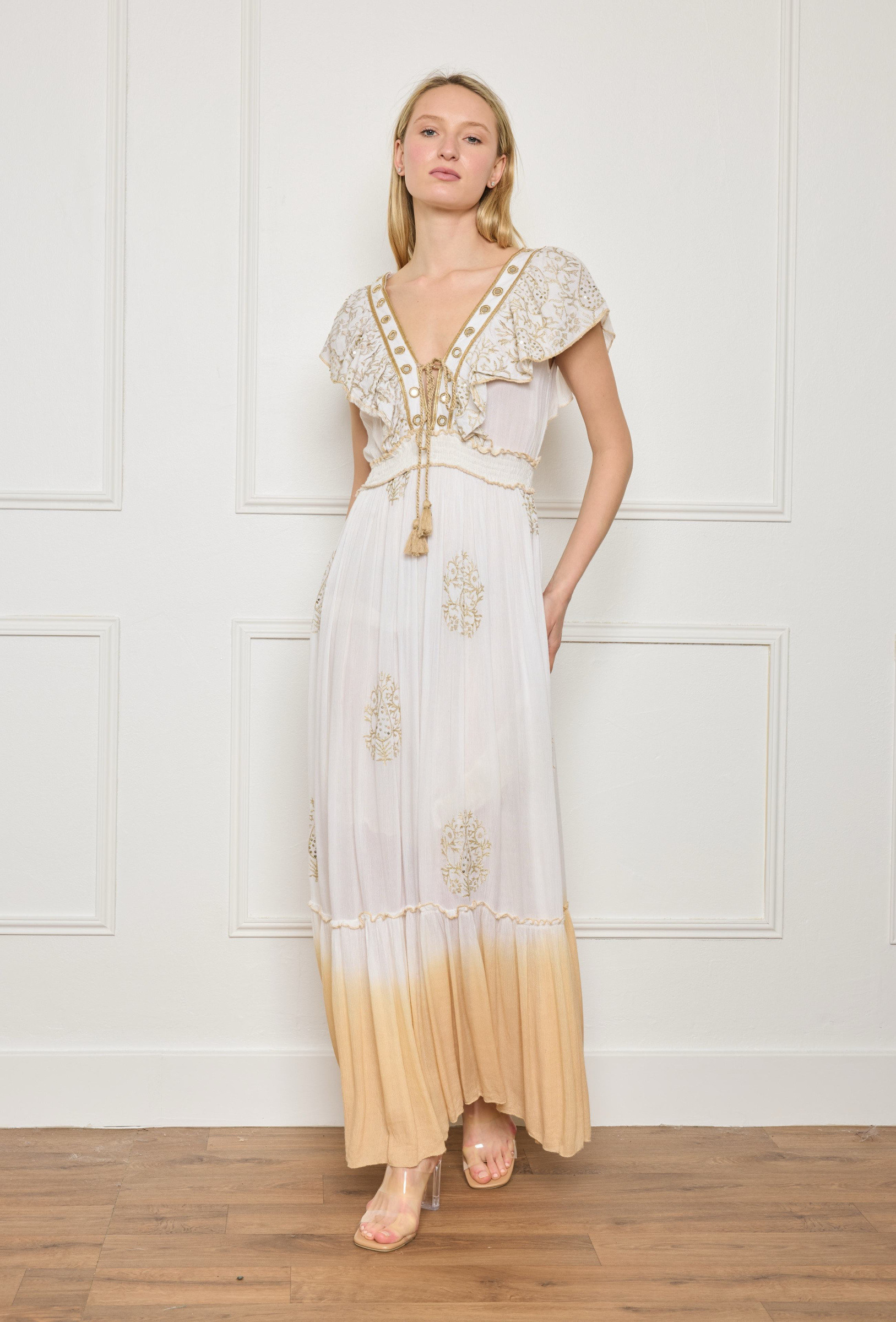 Grossiste Goldendays - Robe longue brodée à volants avec liens à pompons