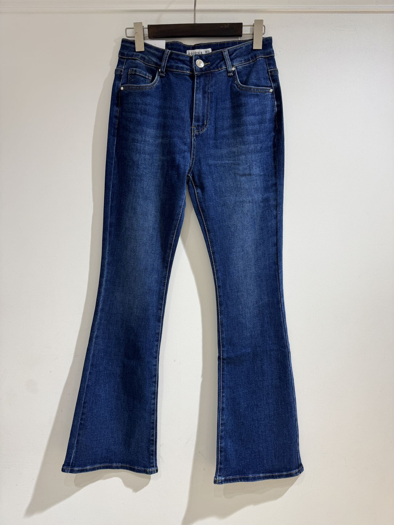 Grossista Goodies - Jeans elasticizzati con vita alta esposta