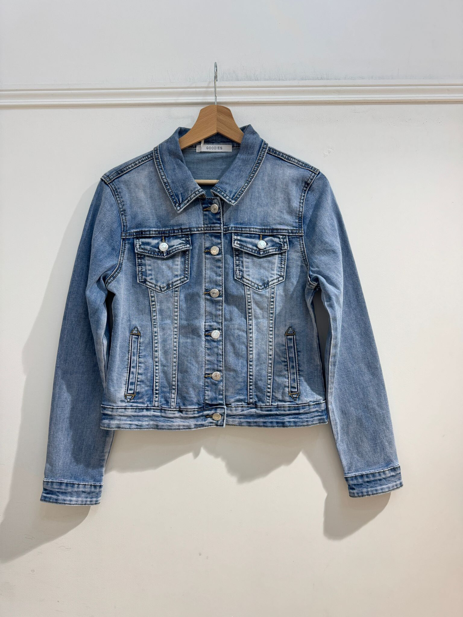 Grossista Goodies - Giacca in jeans aromatizzata regolata - un classico senza tempo