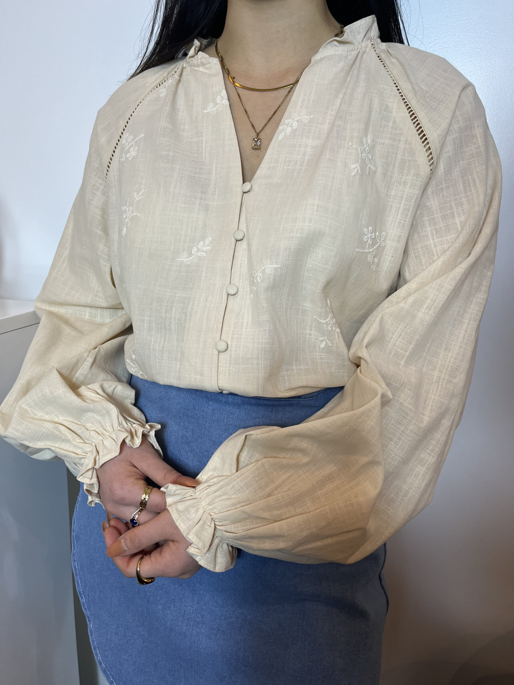Wholesaler Graciela Paris - V -neck shirt with embroidery