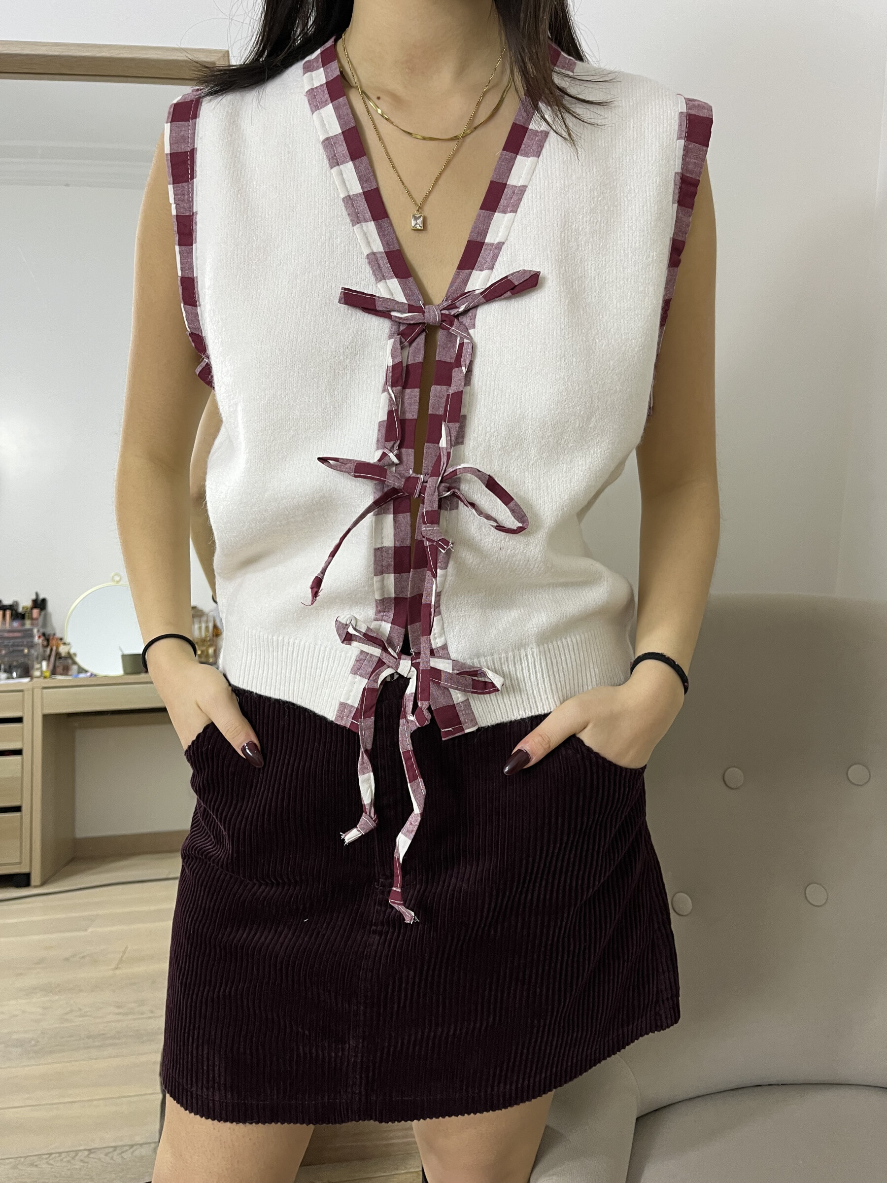 Wholesaler Graciela Paris - Sleeveless vest with bow