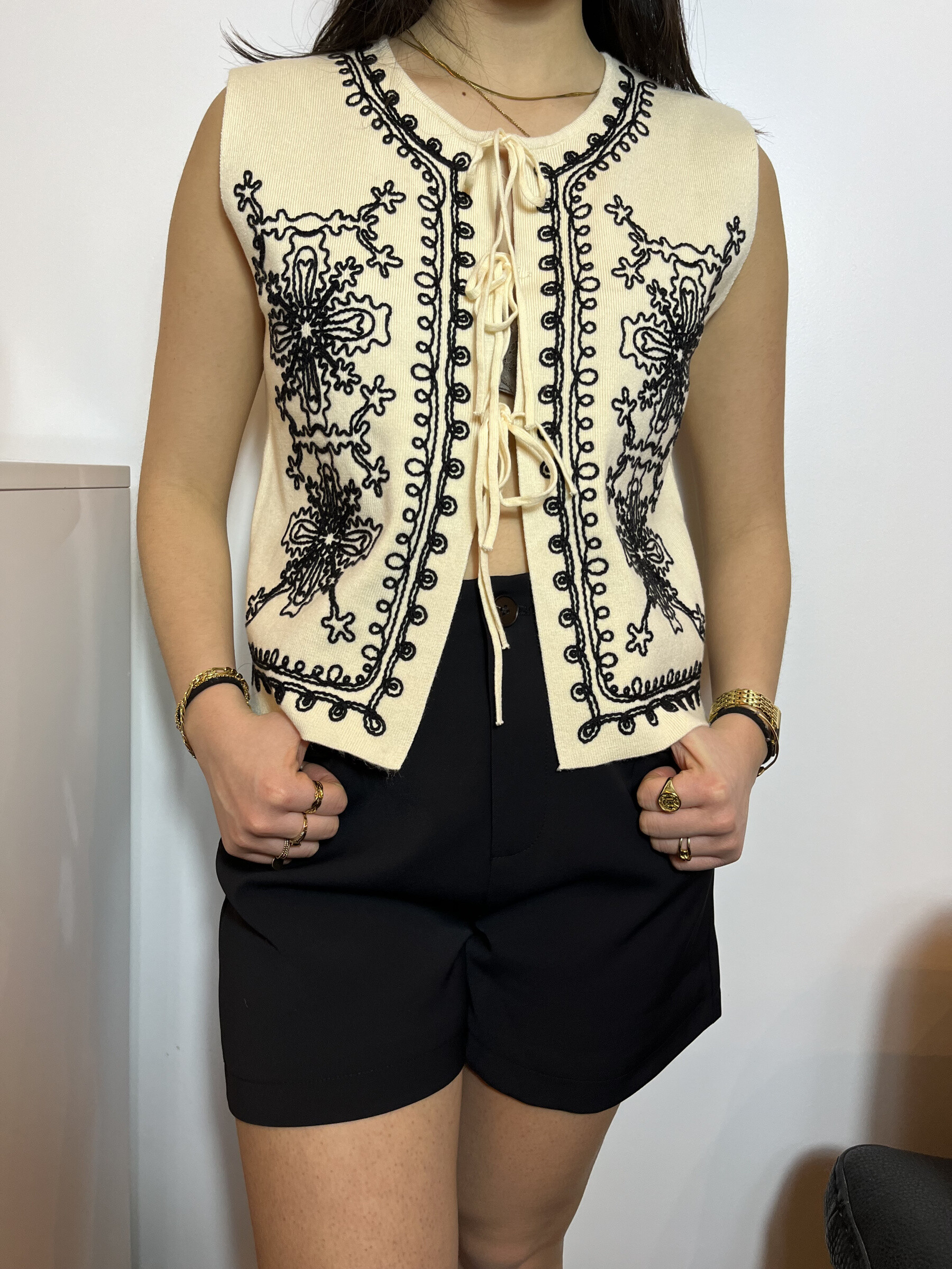 Wholesaler Graciela Paris - Sleeveless vest with bows