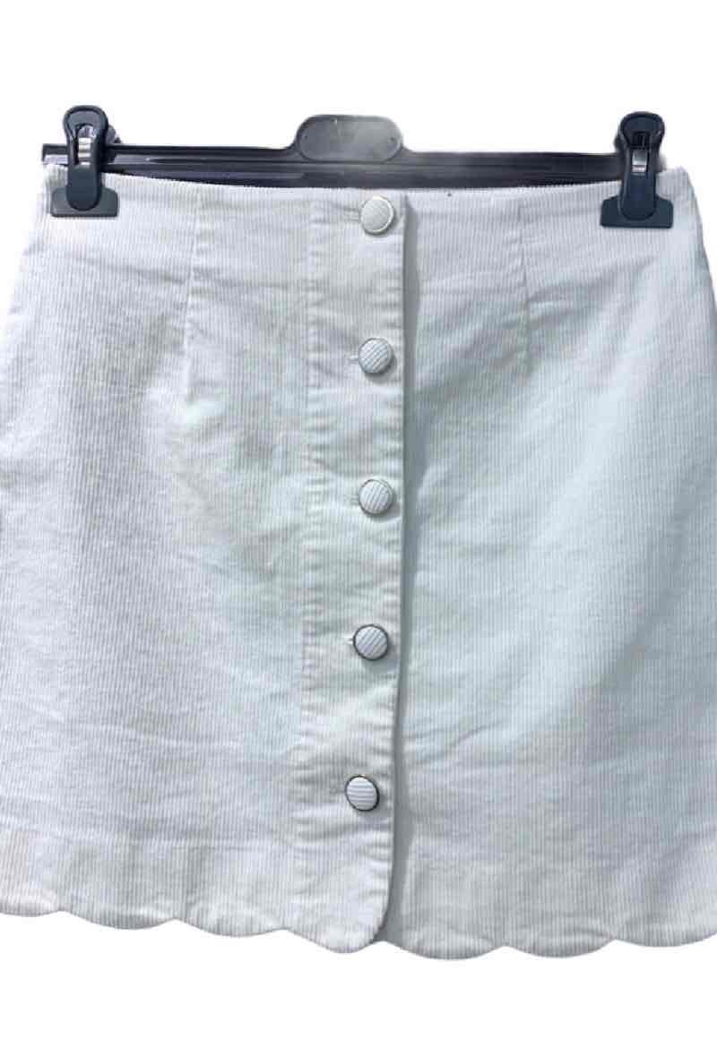 Grossiste Graciela Paris - Mini jupe en velours cotelé. fermeture à boutons devant