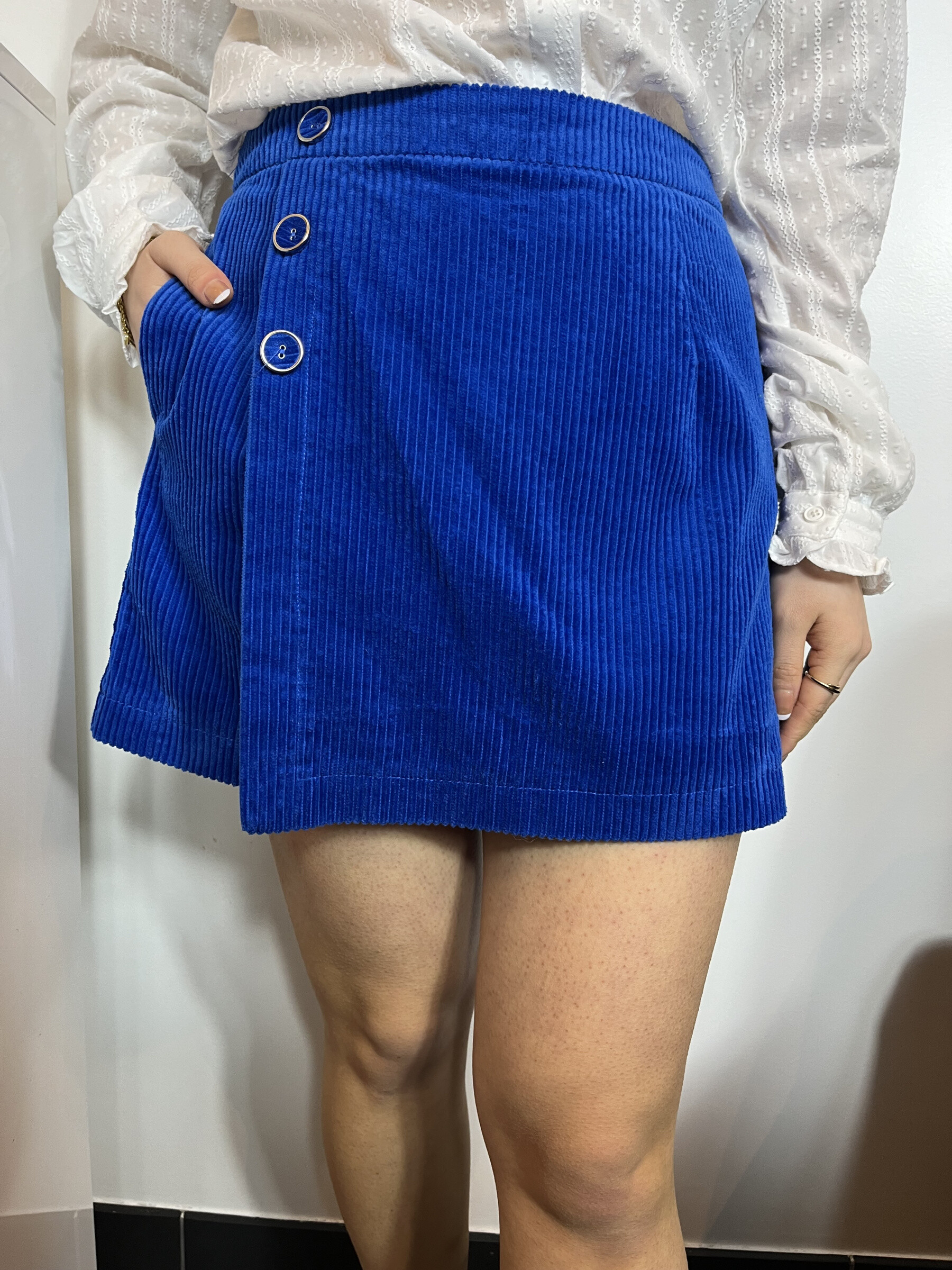Wholesaler Graciela Paris - Short skirt with velvet buttons