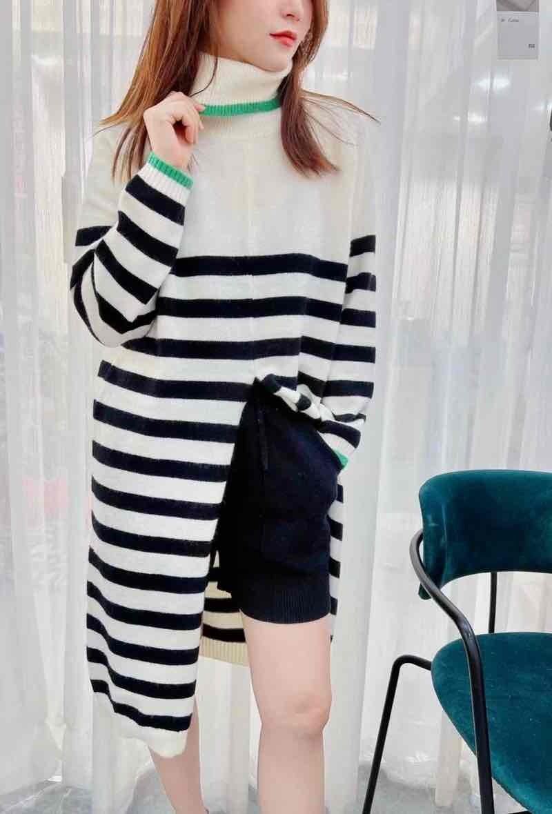 Wholesaler Graciela Paris - Long striped tunic sweater. front slit and turtleneck